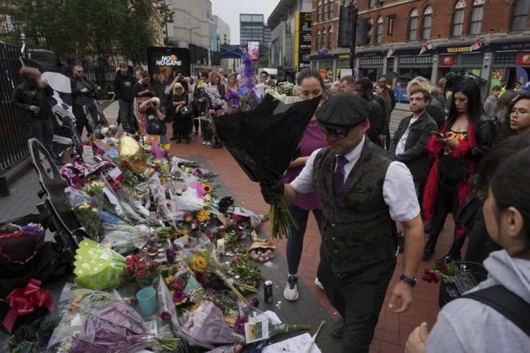 Fanovi se opraštaju od Ozija Ozborna