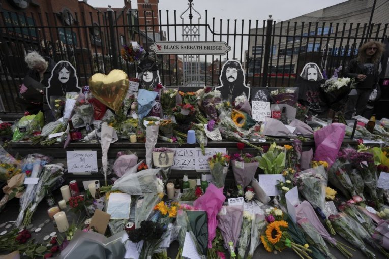 Fanovi se opraštaju od Ozija Ozborna