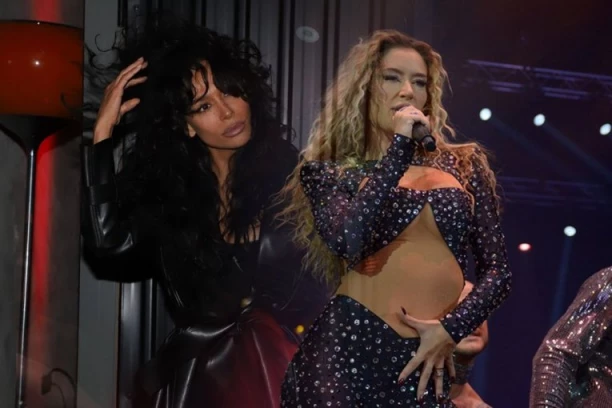 PAPARAZZO! Edita rasplakala Teu na svom koncertu: Izgovorila reči posle kojih Tairovićeva nije mogla da se smiri, suprug Ivan je tešio!