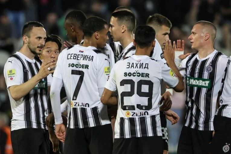 BIVŠI AS PARTIZANA DOŠAO DA BODRI CRNO-BELE U POLJSKOJ: Ovog čoveka baš niko nije očekivao! (FOTO, VIDEO)