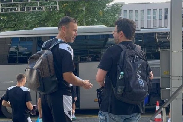 TAJNA PORUKA ZA NATHA PRED OLEKSANDRIJU?! Čekao Partizanovog igrača ispred hotela, predao mu misteriozni papir! (FOTO,VIDEO)