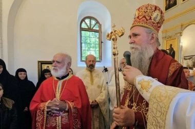 „VAŽNO JE SAČUVATI OBRAZ I DUŠU“: Šta je mitropolit Joanikije poručio nakon osvećenja obnovljenog hrama u Kolašinu