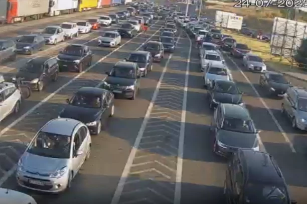 ZASTOJI NA SVIM GRANICAMA! Višesatna čekanja, a tek nam stiže SMENA PUTNIKA!