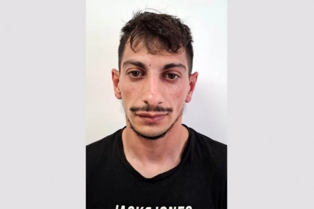 OVO JE MANIJAK (25) KOJI JE POLNO UZNEMIRAVAO DEVOJKE! MUP se hitno oglasio, apeluju da im se jave sve žrtve koje je napastvovao! (FOTO)