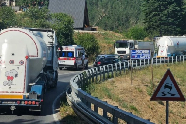 TEŽAK UDES KOD ČAČKA! Ima POVREĐENIH: Saobraćaj totalno OBUSTAVLJEN!