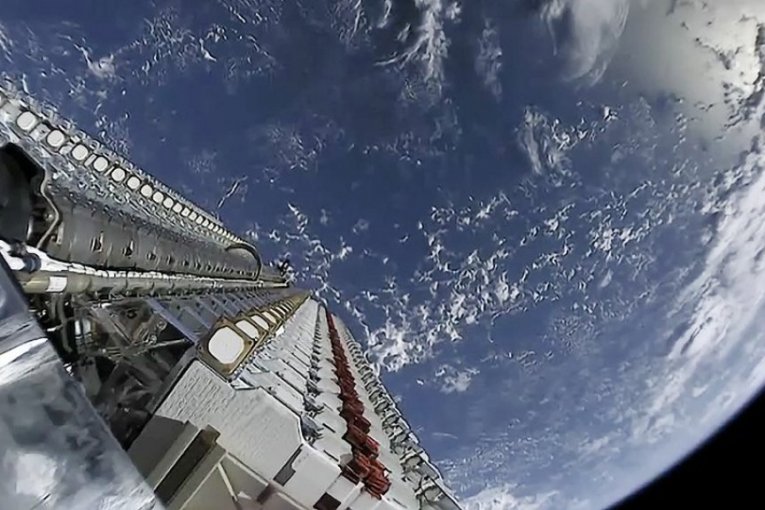 SRPSKI PUTNICI BIĆE ODUŠEVLJENI: Poznata avio-kompanija uvodi besplatan STARLINK internet na svim letovima do 2029. godine!
