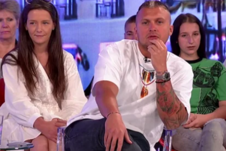 Stefan Karić dao Anđeli Đuričić statuu 