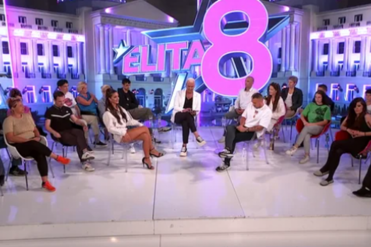 Stefan Karić dao Anđeli Đuričić statuu 