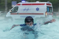 STRAVIČNE SCENE U NIŠU OD KOJIH SE LEDI DAH: Dete se davalo, dok su spasioci radili nešto neverovatno!