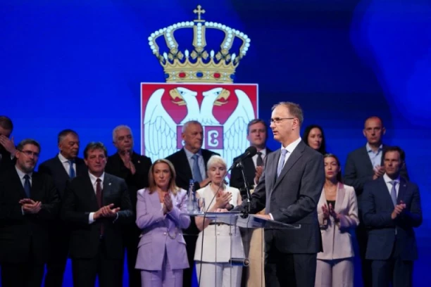 PREMIJER MACUT U KNJAŽEVCU PREDSTAVIO REZULTATE RADA PRVIH 100 DANA VLADE: "Dok sam ja predsednik vlade nećemo uvesti sankcije Ruskoj Federaciji"