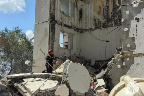 STRAVIČNI INCIDENT ODNEO SEDAM ŽIVOTA: Velika eksplozija u stambenoj zgradi (VIDEO)