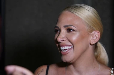 NAKON ROĐENJA DEVOJČICE, MILICA TODOROVIĆ ZAPEVALA: Pevačica se latila mikrofona, nastao HAOS! (VIDEO)