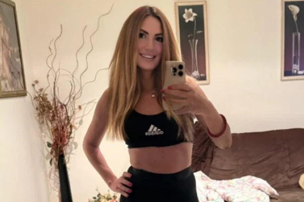 NAŠA PEVAČICA OTVORILA SAJT ZA ODRASLE: Bila članica poznate grupe, a onda je samo NESTALA - evo gde je danas! (FOTO)