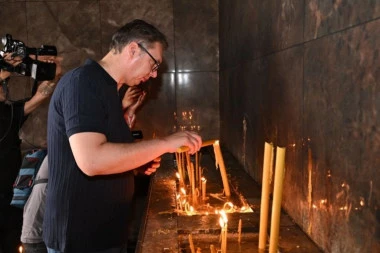 PREDSEDNIK VUČIĆ DAO REČ: "Nastavićemo da pomažemo Srbe sa Kosova i Metohije, NEĆEMO IH OSTAVITI BEZ KROVA NAD GLAVOM"