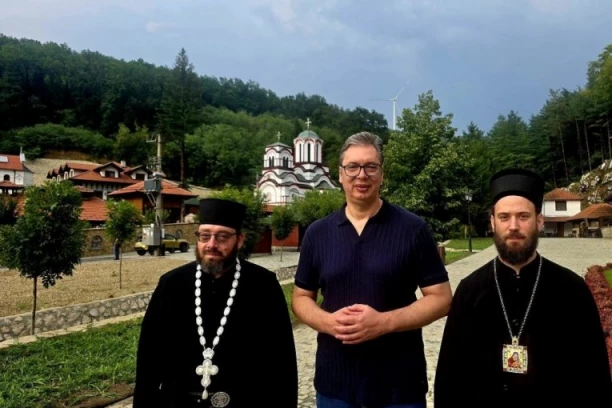 "GRADIĆEMO MODERNU SRBIJU UKORENJENU U VERI I ISTORIJI": Predsednik Vučić poslao snažnu poruku iz manastira Tumane