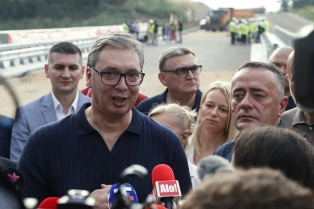 PREDSEDNIK VUČIĆ OBIŠAO RADOVE NA IZGRADNJI DUNAVSKOG KORIDORA I MANASTIR TUMANE: "Ubrzavamo gradnju puteva, sve što su ljudi mislili da su priče sada se ostvaruje"