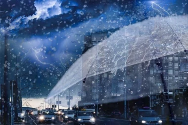 KOMPLETNA KATASTROFA, LJUDI SE PROBIJAJU KROZ BUJICU! Ne pamti se ovakvo nevreme, u Hrvatskoj kataklizma! (VIDEO)