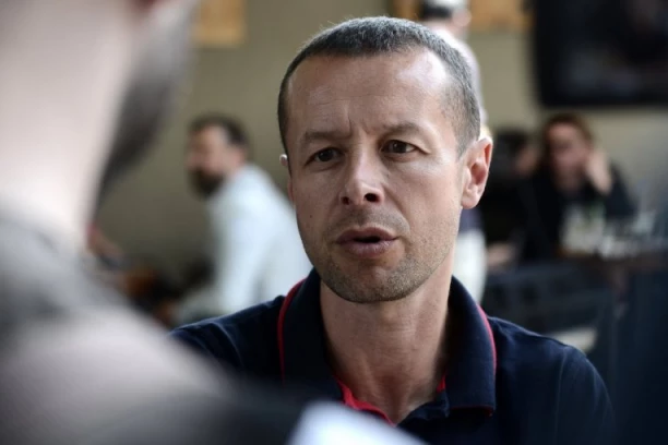 "TATA JE UMRO NAKON BRATA" Slavni denser devedesetih RAZOREN PORODIČNOM TRAGEDIJOM - OSTAO SAM SAM!