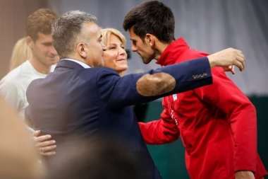 ĐOKOVIĆ UGOSTIO MASKA NA POSLOVNOM DORUČKU!