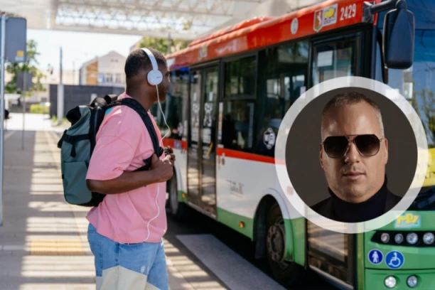 ZNA SVAKU PESMU SAŠE MATIĆA: Musa iz Zanzibara postao hit među srpskim turistima: "SRBIN U DUŠI" (VIDEO)