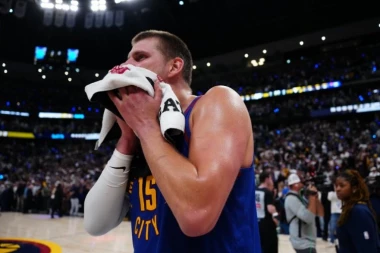 URNEBESNA SCENA NA KIPRU: Radnica nije prepoznala Nikolu Jokića - evo šta je on uradio! (VIDEO)