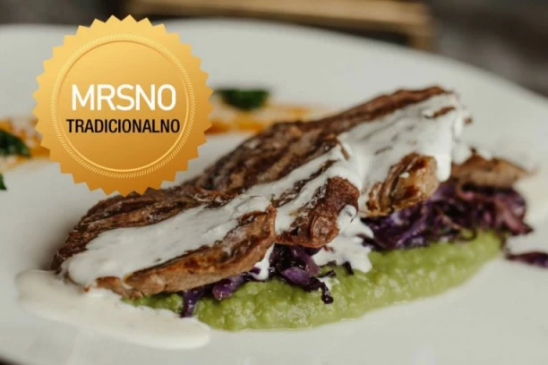 OVAJ STARINSKI UMAK MENJA SVE – KAD GA PROBATE, I NAJOBIČNIJE JELO POSTAJE REMEK-DELO: Tajna iz bakine kuhinje koju mnogi danas zaboravljaju