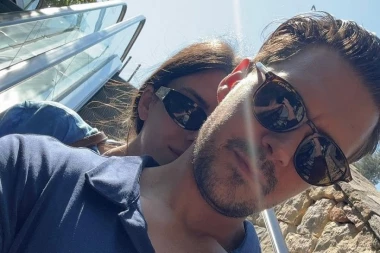 BIKOVIĆ NA LETOVANJE SA ŽENOM I SINOM POTROŠIO STAN U BEOGRADU! Srpski glumac se baškari u LUKSUZU od kog kreće voda na usta (FOTO)