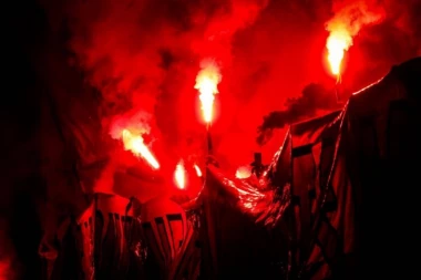 UŽAS: Jeziva tuča navijača - teško je i poverovati šta su sve HULIGANI koristili u obračunu! (VIDEO)