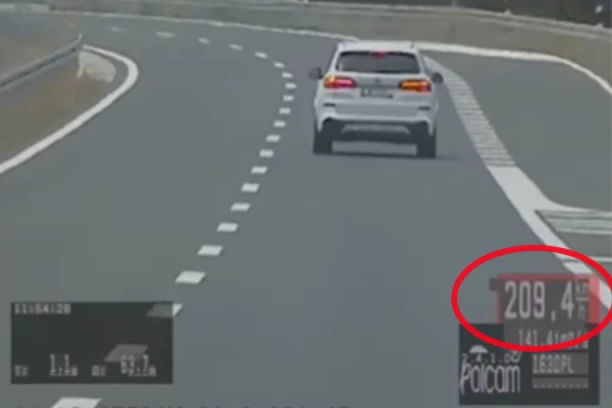 HAOS NA PUTU KOD VALJEVA! Mladić (23) divljao BMW 209 km/h GDE JE OGRANIČENJE 80: Policija ga stigla, pogledajte snimak koji ledi krv (VIDEO)