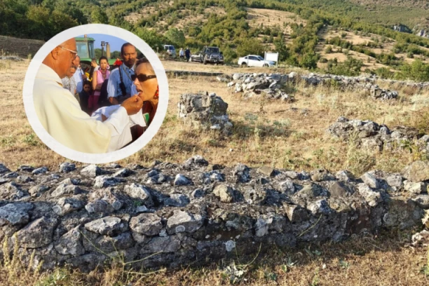 SABLASNE SCENE NA RUŠEVINAMA SRPSKOG MANASTIRA: Rimokatolički sveštenik Fran Koljaj neovlašćeno služio obred i uzvikivao nacionalističke parole (VIDEO)