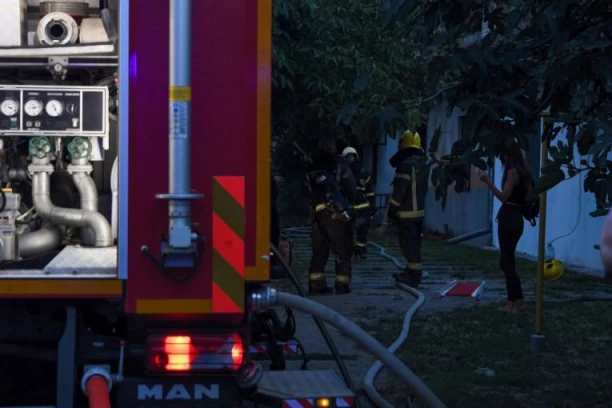 OVAKO SE ODVIJALA DRAMA U NOVOM SADU: Muškarac zapalio baraku pa počeo da puca na vatrogasce - MUNJEVITOM AKCIJOM POLICIJE UHAPŠEN! (FOTO, VIDEO)