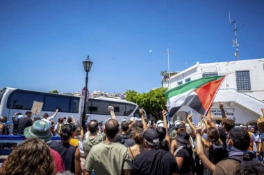 SREDNJI PRST "OD SRCA"! Besni Grci napali izraelske turiste prvo na Rodosu, pa na Kritu! Pala tuča s policijom, a onda i HAPŠENJA (VIDEO)