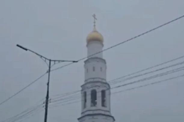 CRKVA SE TRESE, KAO DA ĆE DA SE RASPADNE: Snimak tokom zemljotresa u Rusiji se širi mrežama (VIDEO)