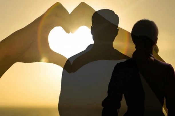 BIVŠI PREMIJER UHVAĆEN SA SLAVNOM PEVAČICOM! Procurile šok-fotke nakon RAZVODA! (FOTO)