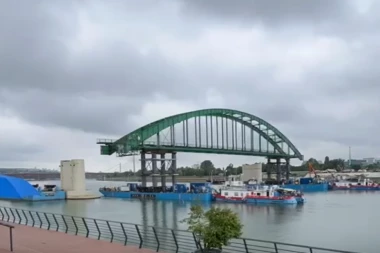 POGLEDAJTE EKSKLUZIVAN SNIMAK! Uklonjen i poslednji deo Starog savskog mosta (VIDEO)