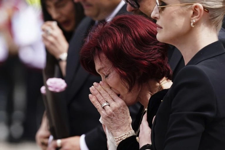 NAKON MORA SUZA STIGLE SREĆNE VESTI! Rodila se devojčica u kući slavne porodice, IME NASLEDNICE TERA SUZE NA OČI!