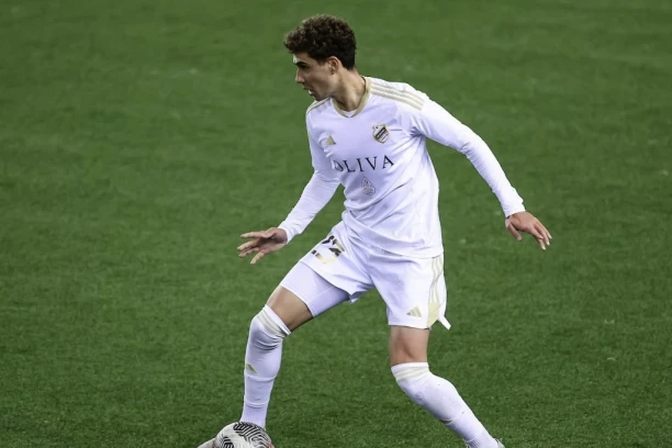 BIO VIĐEN U ZVEZDI, ALI JE SVE PROPALO! Sada se zbog njega oglasio Fabricio Romano i otkrio gde nastavlja karijeru!