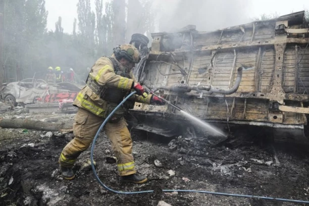 NOVI SVIREPI NAPAD NA KIJEV: Rusi sasuli žestoku paljubu, tri žene povređene u udarima na stambene zgrade