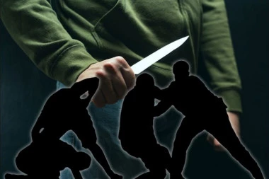 PREMINUO MALOLETNIK KOJI JE SINOĆ IZBODEN U MASOVNOJ TUČI U NOVOM PAZARU! Uhapšena dvojica, za dvojicom se još traga