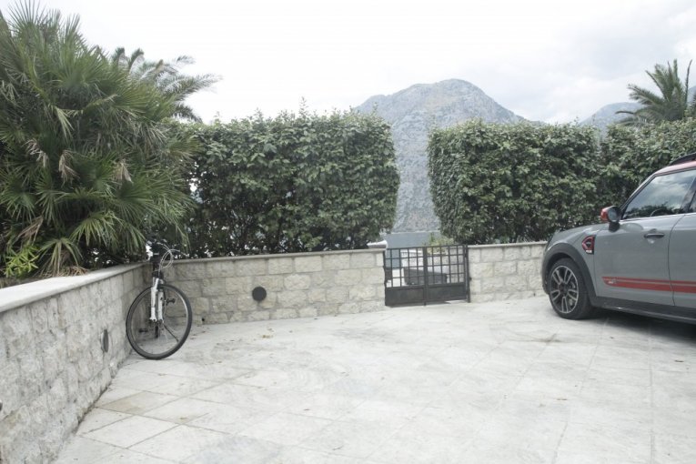 Elena Karaman i Jugoslav Karić kuća Ljuta Kotor