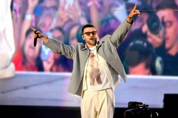 SLAVNI PEVAČ OTKRIO DA BOLUJE OD TEŠKE BOLESTI: Ovo su simptomi s kojima se suočava - utiču na srce, nerve i zglobove!