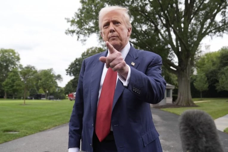 TRAMP NEMA MILOSTI! Imigranti kriminalci deportovani tamo gde ih niko neće