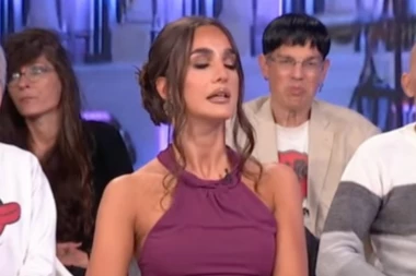 BEZ DLAKE NA JEZIKU JOJ SASUO SVE U LICE! Šok poziv PREKINUO EMISIJU, voditeljka momentalno reagovala: "NAVUKO ME JE NA FORU!"