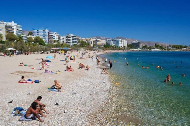 MLADIĆ (26) NASTRADAO NA RODOSU! KRENUO DA PLIVA, A ONDA JE USLEDIO UŽAS! Pokušali su da mu spasu život, ali bilo je kasno!