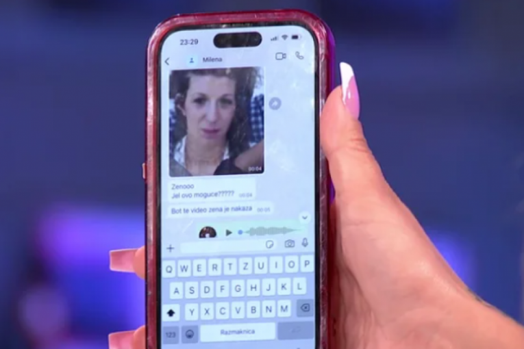Milena Kačavenda pokazuje slike Janjuševe bivše žene