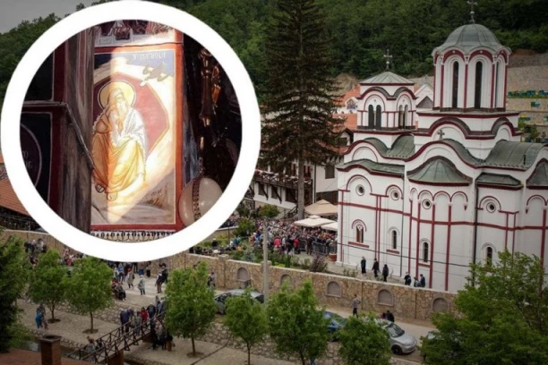 ČUDESAN PRIZOR U MANASTIRU TUMANE NA SVETOG ILIJU: Neverovatna fotografija se širi internetom - ljudi zahvaljuju Bogu (FOTO)