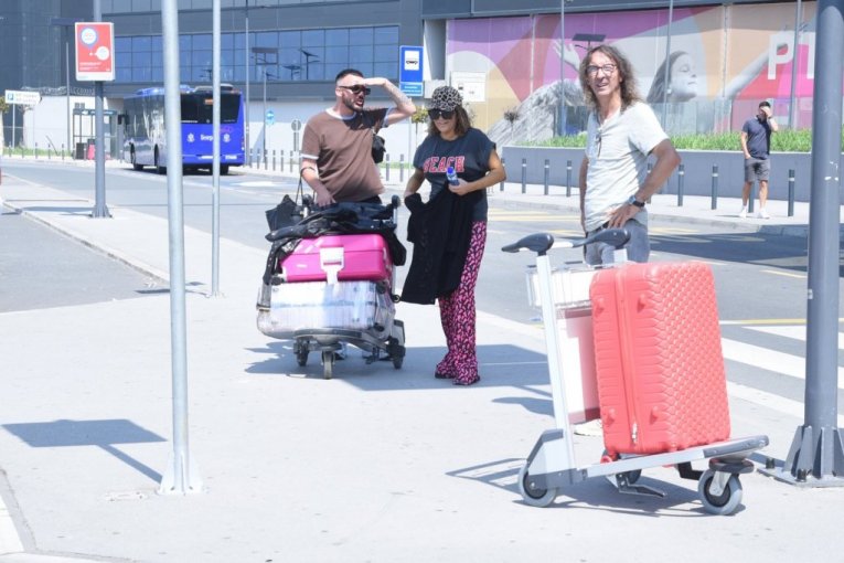 Ana Nikolić na aerodromu sa dečkom Goranom Ratkovićem Raletom nakon hapšenja Stefana Đurića Rasta