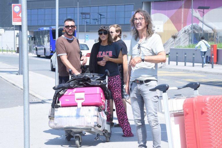 Ana Nikolić na aerodromu sa dečkom Goranom Ratkovićem Raletom nakon hapšenja Stefana Đurića Rasta