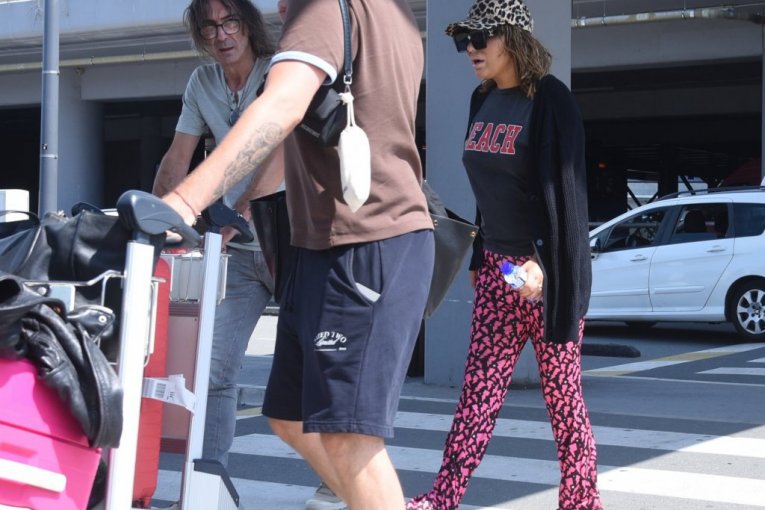 Ana Nikolić na aerodromu sa dečkom Goranom Ratkovićem Raletom nakon hapšenja Stefana Đurića Rasta