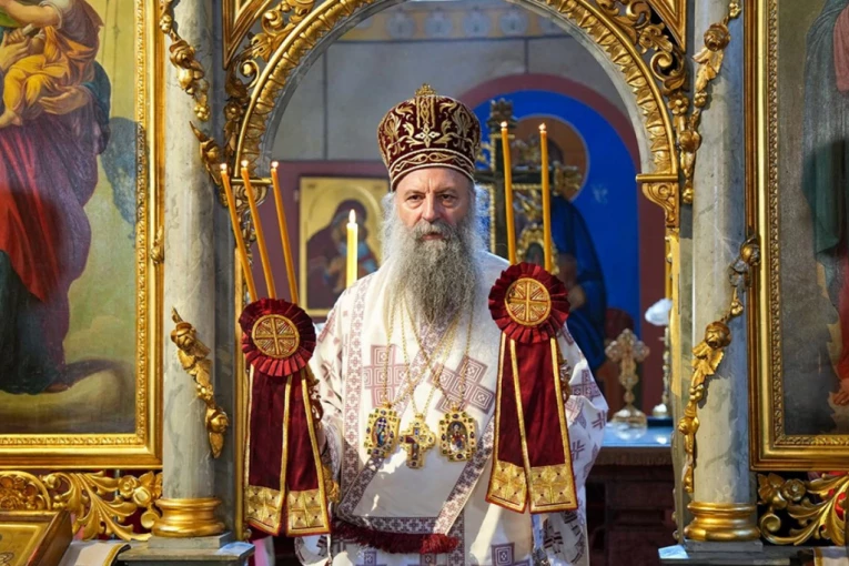 “JEDINSTVO NE ZNAČI BRISANJE SLOBODE!” Poruka patrijarha Porfirija iz zavetne crkve kneza Miloša